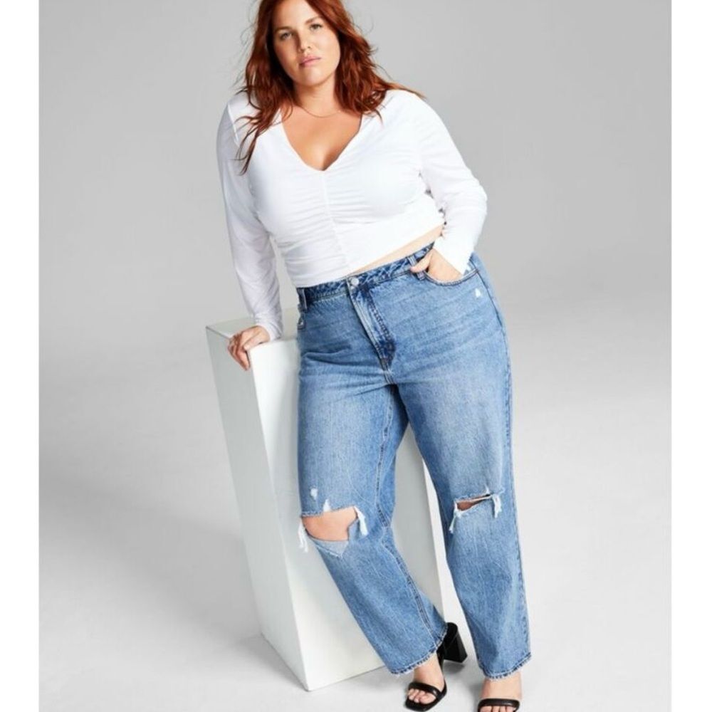 Woman's 3X NWT Plus Size White Ruched Long Sleeve V Neck Cropped Top New